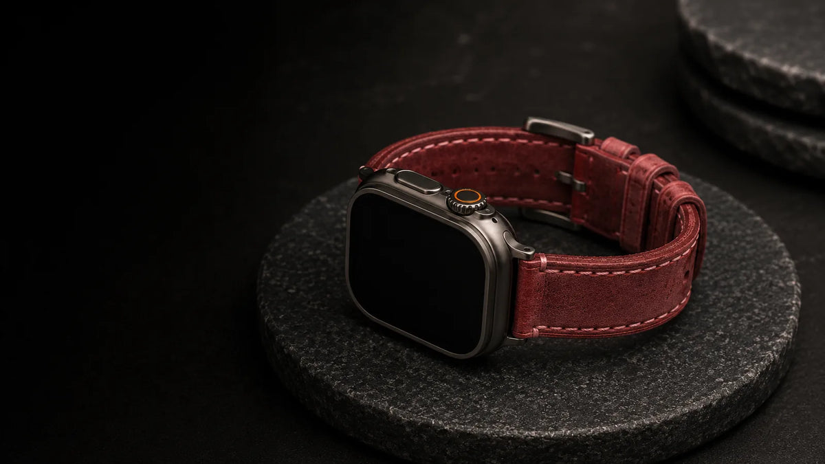 Rotes Kurpfalz Vintage Lederarmband an einer Apple Watch