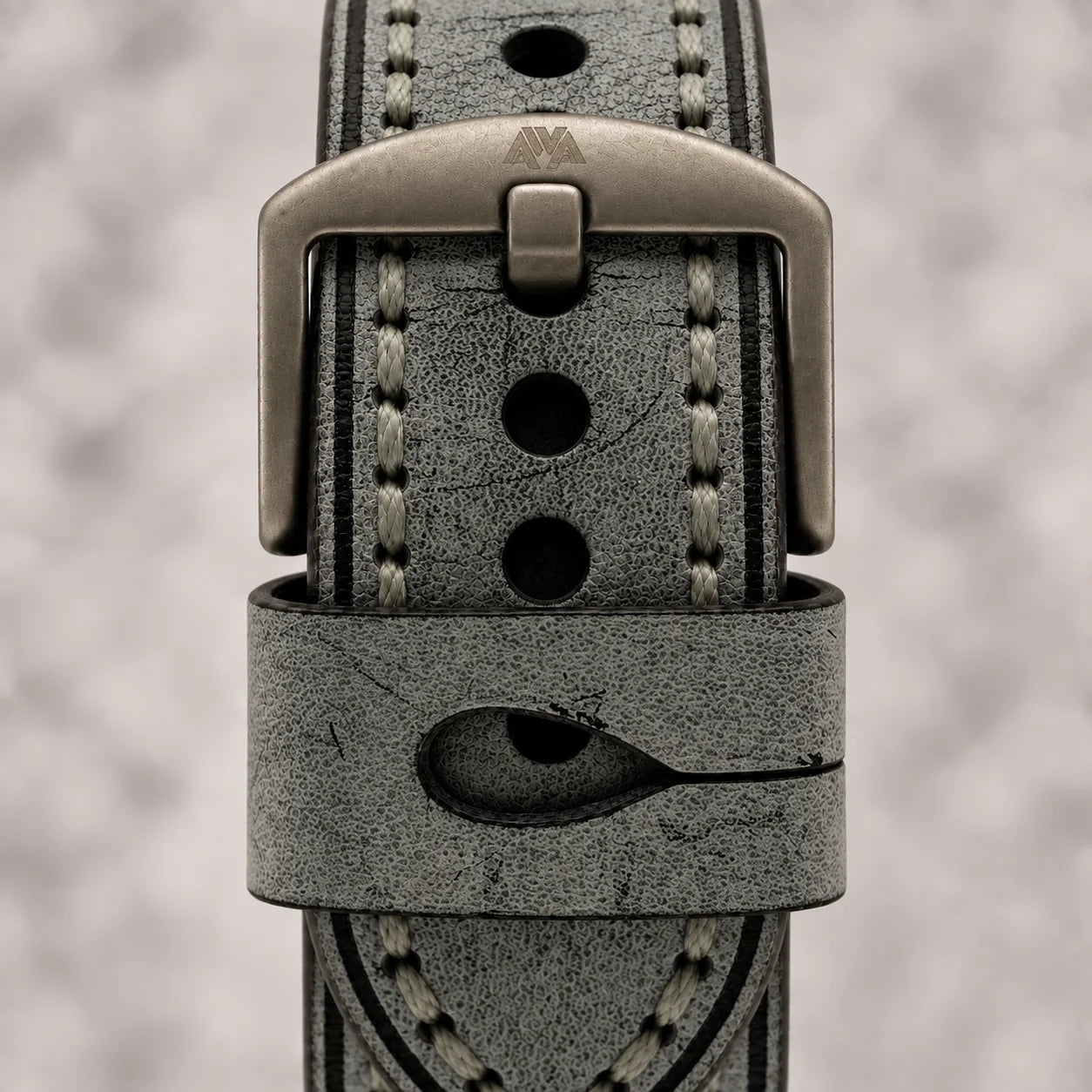 Nahaufnahme der Schließe am schwarzen Kurpfalz Vintage Lederarmband