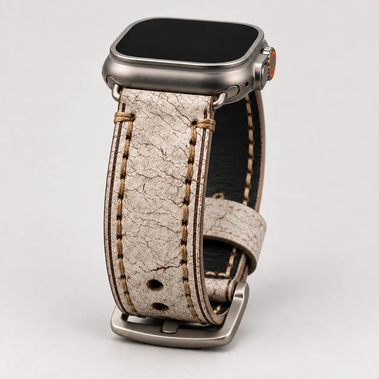 Braunes Kurpfalz Vintage Lederarmband stehend an einer Apple Watch Ultra